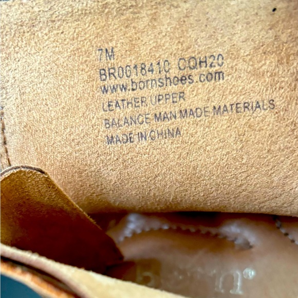 Born Iwa criss-cross Gold Sandal size 7 - Picture 7 of 7